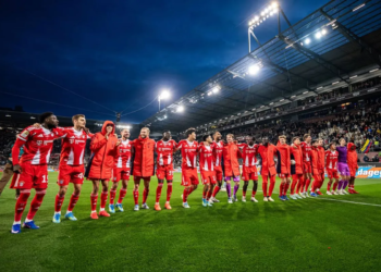 Para pemain Bayern Muenchen merayakan kemenangan