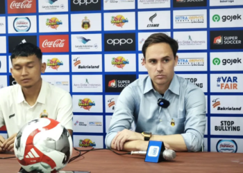 Paul Munster beri keterangan