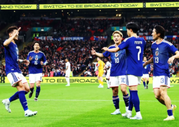 Pemain Jepang merayakan gol