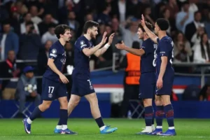 Gol Desire Doue dan Kvaratskhelia Benamkan Liverpool di Parc des Princes