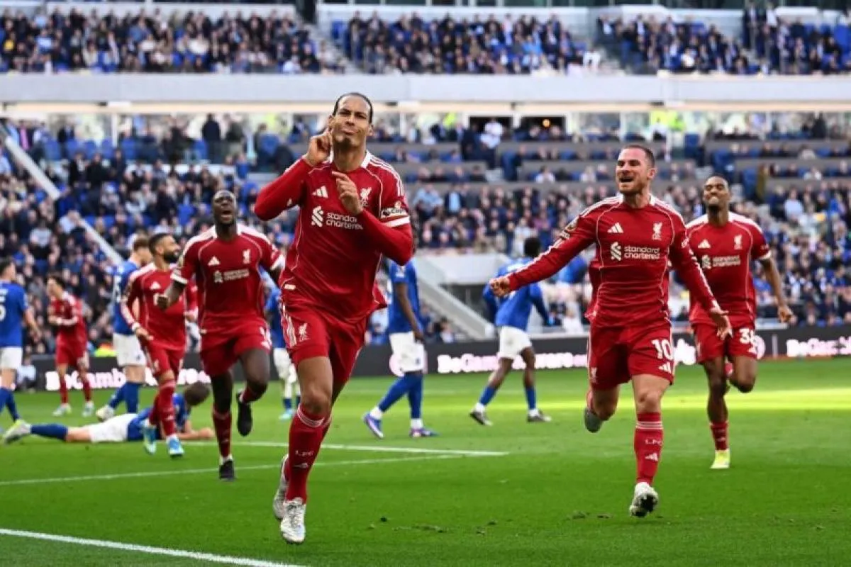 Sundulan Menit Akhir Van Dijk Pastikan Liverpool Bungkam Everton