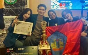 Tim Aquarius FH Unila Raih Juara Ketiga Kompetisi Debat Hukum Nasional