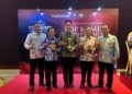 Momen penyerahan penghargaan Top BUMD Awards 2026 dan Top Pembina BUMD 2026 di Dian Ballroom, Hotel Raffles, Jakarta Selatan, Senin (13/4/2026).