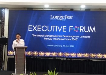 Wakil Menteri Dalam Negeri (Wamendagri), Akhmad Wiyagus, menegaskan bahwa Provinsi Lampung memegang peranan krusial sebagai simpul utama pembangunan nasional dalam ajang Lampung Post Executive Forum di Hotel Emersia, Selasa, 14 April 2026. Lampost.co/Delima