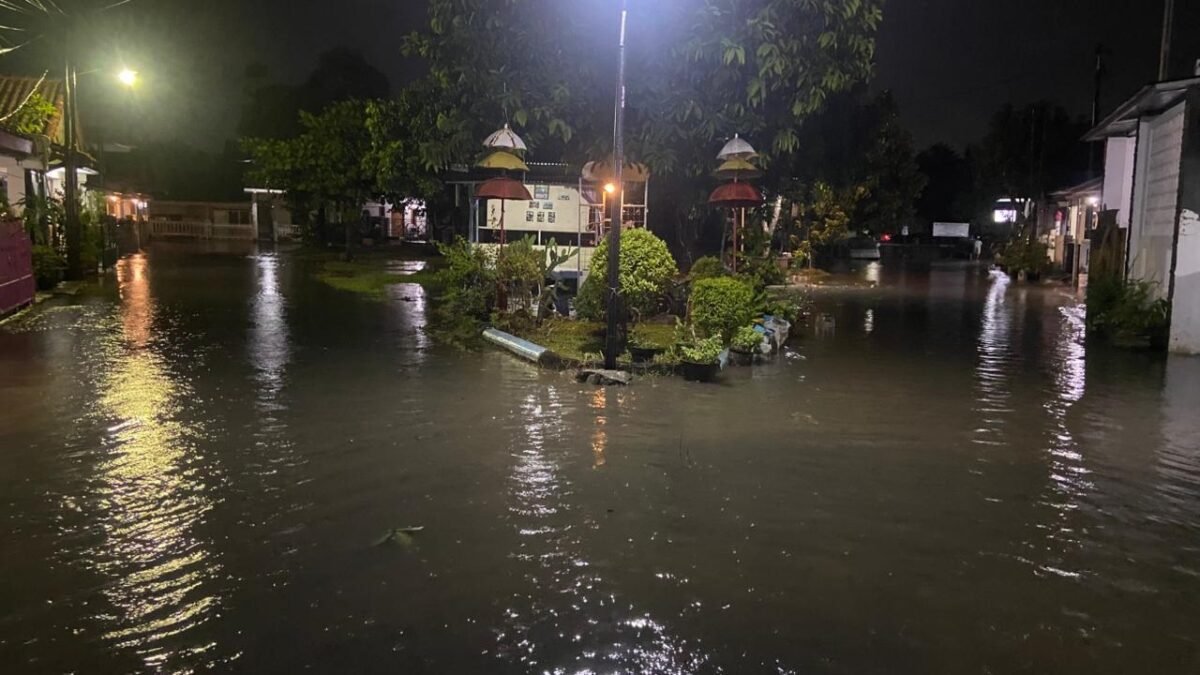 Hujan Deras Rendam Perum Tanjung Raya Permai