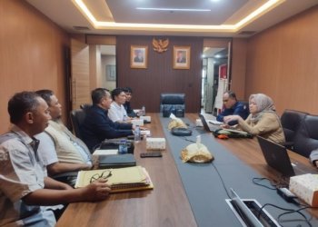 Senator asal Provinsi Lampung, Bustami Zainudin mendatangi mendatangi Kantor Direktorat Jenderal Mineral dan Batubara (Minerba) Kementerian Energi dan Sumber Daya Mineral (ESDM), Rabu, 1 April 2026.
