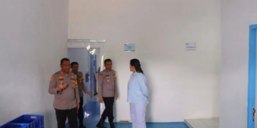 Kapolresta Bandarlampung Kombes Pol Alfret Jacob Tilukay saat meninjau fasilitas Satuan Pelayanan Pemenuhan GIZI (SPPG) 03 Rajabasa. Bandarlampung