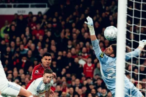 Leeds United Permalukan 10 Pemain Manchester United di Old Trafford