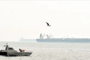 Krisis Selat Hormuz Memuncak, Minyak Dunia Melonjak 35%