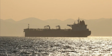 Kapal tanker berada di perairan dekat Selat Hormuz. Foto/anadolu