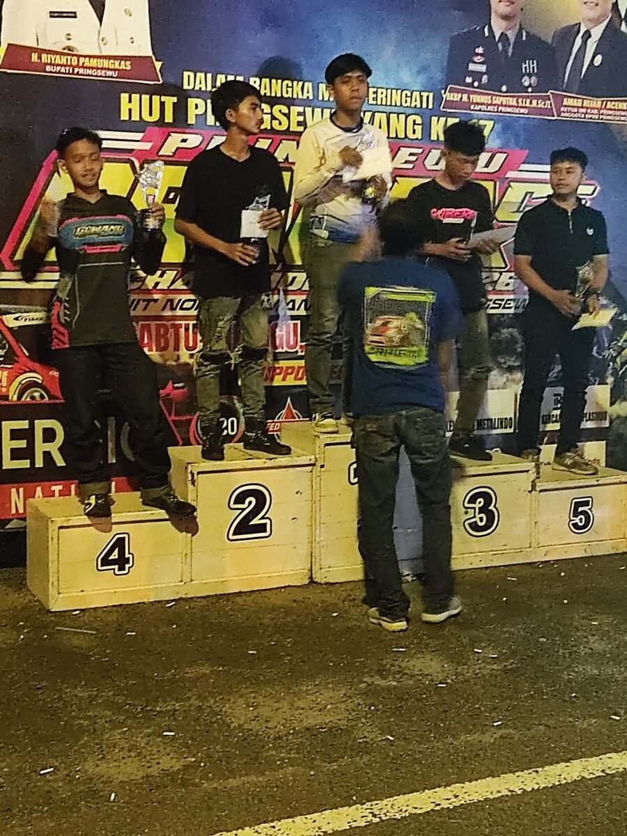 KOSMIK Lampung Edukasi Masyarakat Lewat Drag Race Motor Listrik di HUT Pringsewu