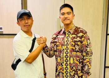 Ketua DPW PSI Provinsi Lampung, Achmad Ridho Julian foto bersama Ketua Umum PSI, Kaesang Pangarep. Dok PSI