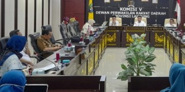 Komisi VI DPRD Provinsi Lampung melakukan rapat dengat pendapat bersama RSIA Puri Betik Hati Bandar Lampung, Dinas Kesehetan Provinsi Lampung, BPJS dan jajaran, Senin, 13 A