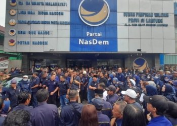 Ratusan kader Partai NasDem Kabupaten/Kota se Provinsi Lampung menyambangi Kantor DPW Partai NasDem Provinsi Lampung, Jenderal Ahmad Yani, Bandar Lampung, Rabu, 15 April 2026. (Foto: Lampost.co / Triyadi Isworo)