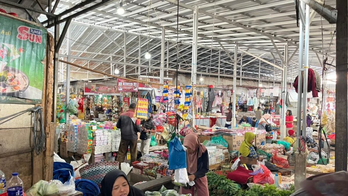 Dampak Kenaikan Harga Bahan Pokok, UMKM Keluhkan Penurunan Omzet