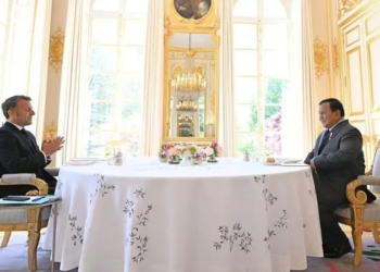 Presiden Indonesia Prabowo Subianto (kanan) bertemu dengan Presiden Prancis Emmanuel Macron di Istana Elysee, Paris, pada hari Selasa (14 April 2026). Sekretariat Kepresidenan.