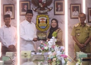 Wali Kota Bandar Lampung, Eva Dwiana, melakukan audiensi bersama Rektor UIN Raden Intan Lampung, Wan Jamaluddin, bertempat di ruang rapat wali kota.