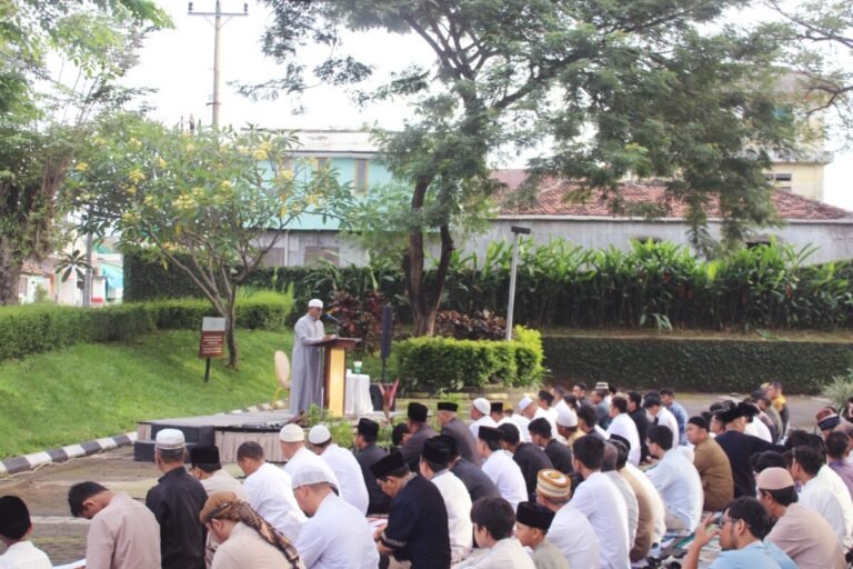 AKAR Hotels & Resorts Lampung Gelar Salat Idul Adha 1447 H dan Salurkan Hewan Kurban kepada Masyarakat