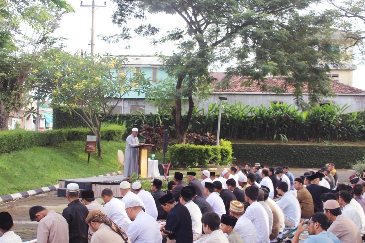 AKAR Hotels & Resorts Lampung Gelar Salat Idul Adha 1447 H dan Salurkan Hewan Kurban kepada Masyarakat