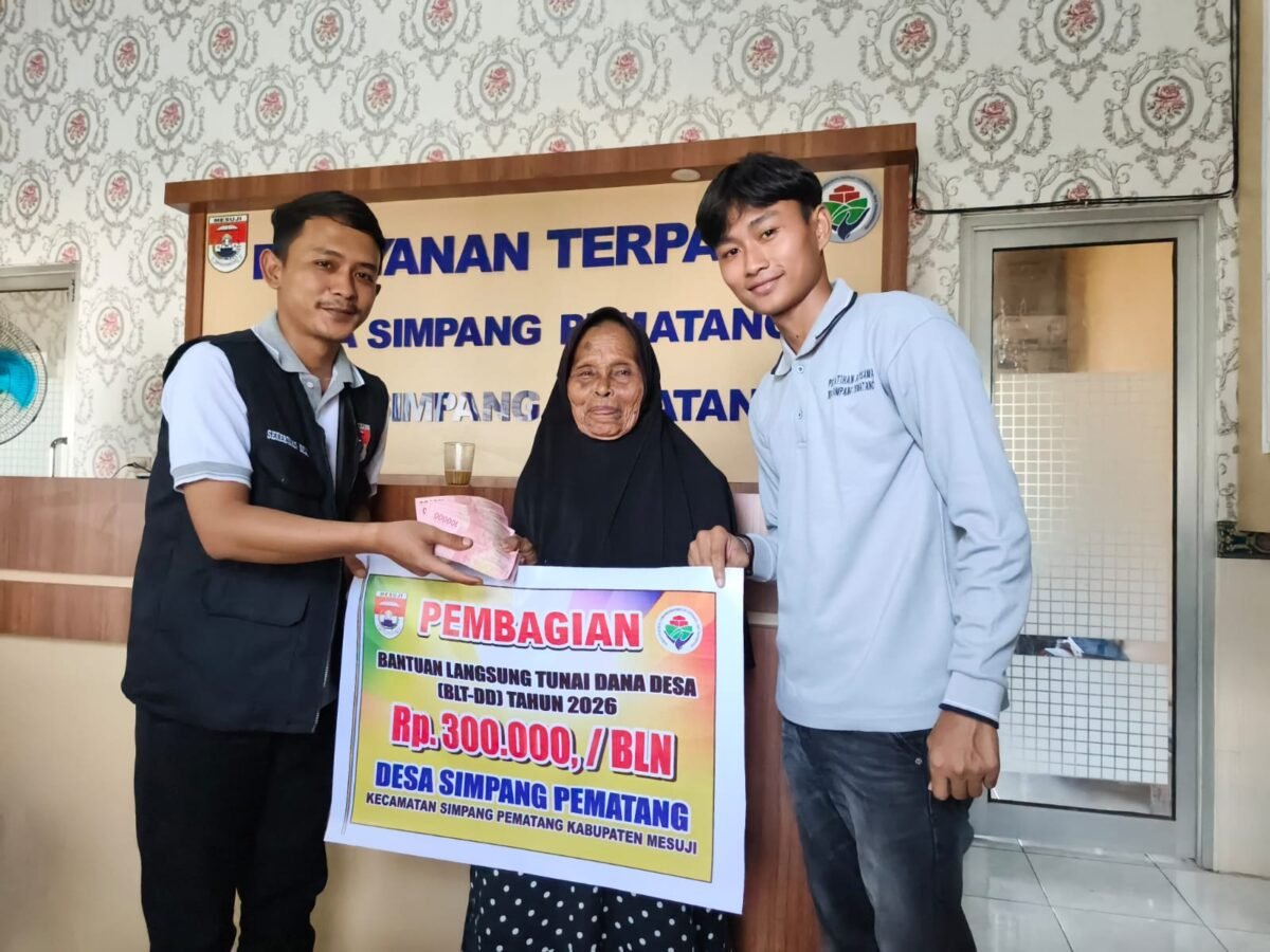 Pemdes Simpang Pematang Salurkan BLT Dana Desa kepada 7 KPM
