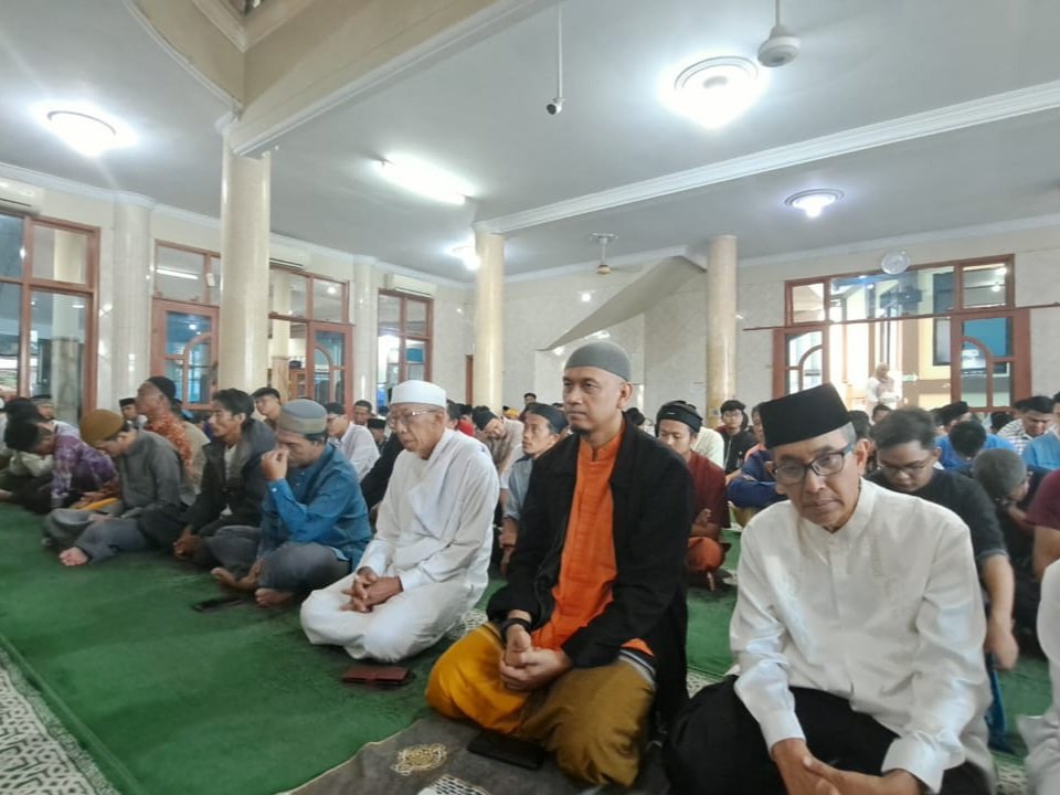 Ratusan Pasien, Karyawan dan Masyarakat Salat Idul Adha di RSUD Abdul Moeloek