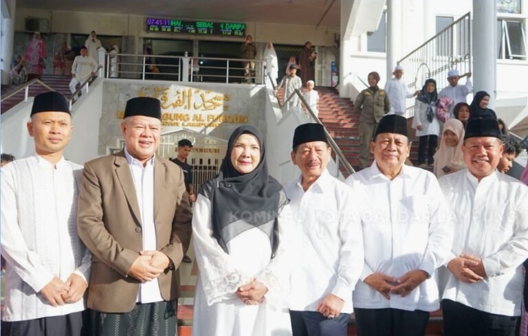 Wali Kota Salat Iduladha Bersama Masyarakat di Masjid Al Furqon
