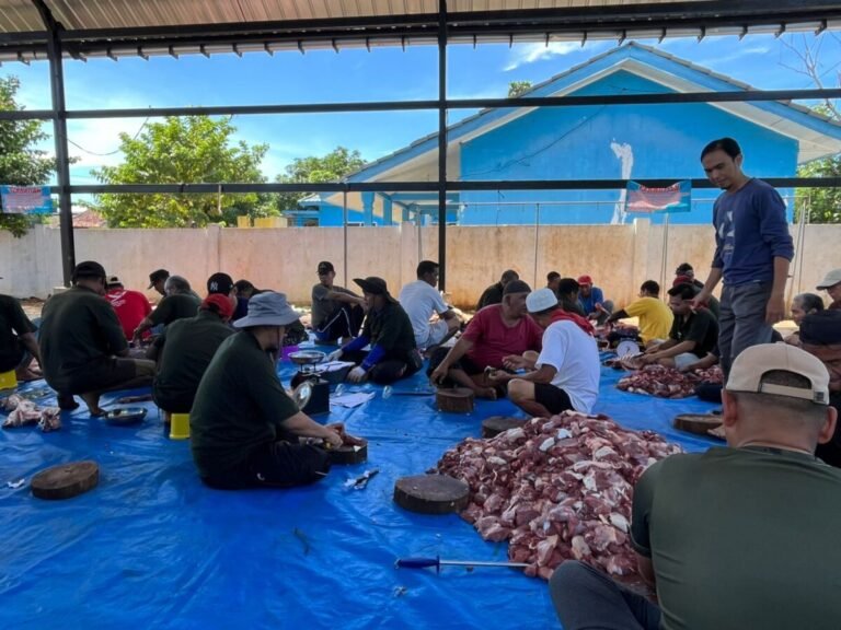Warga Perumnas JSP Sembelih 12 Hewan Kurban
