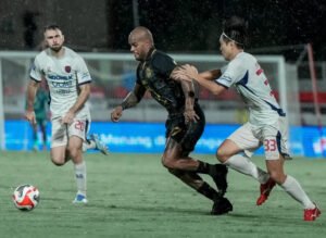 Drama VAR di Menit Akhir! Malut United dan Persita Tangerang Harus Puas Berbagi Poin di Ternate