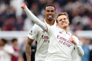Selangkah Lagi Menuju Juara, Arsenal Bungkam West Ham lewat Drama Trossard dan VAR