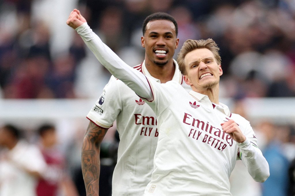 Selangkah Lagi Menuju Juara, Arsenal Bungkam West Ham lewat Drama Trossard dan VAR