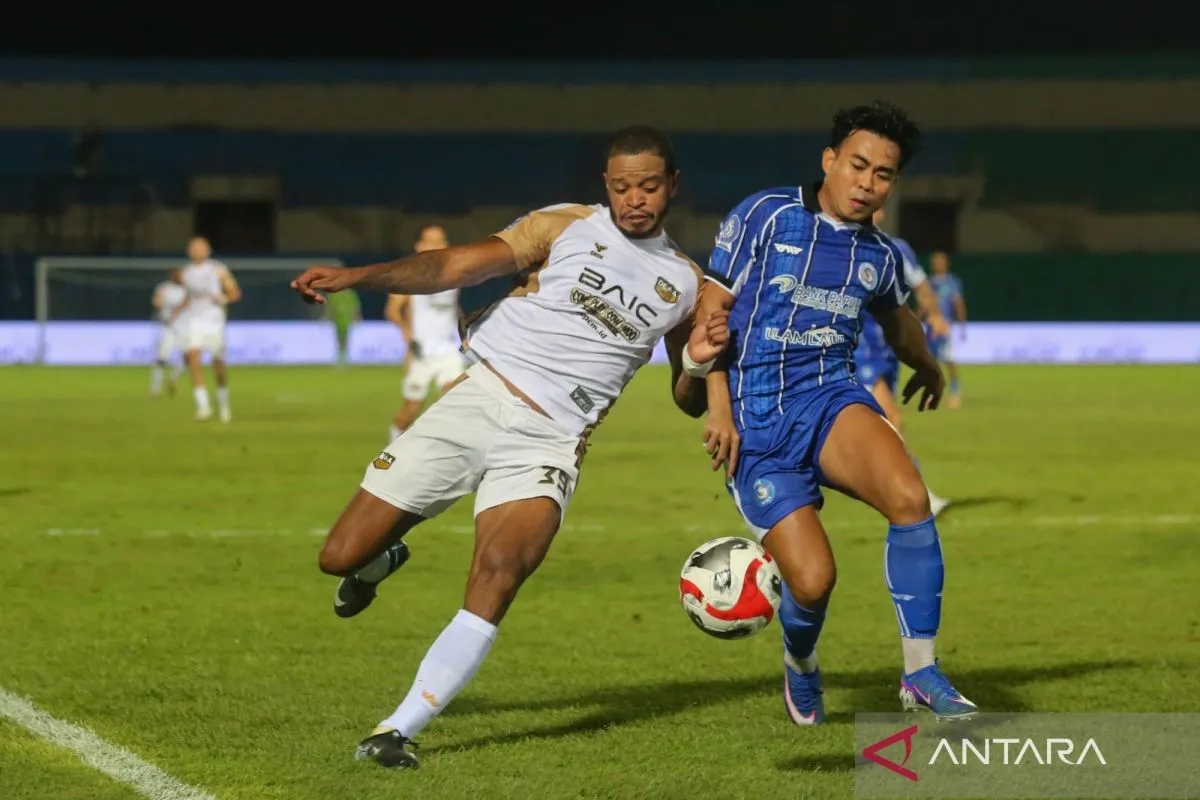 Hattrick Alex Martin Bawa Dewa United Bantai PSBS Biak 5-0