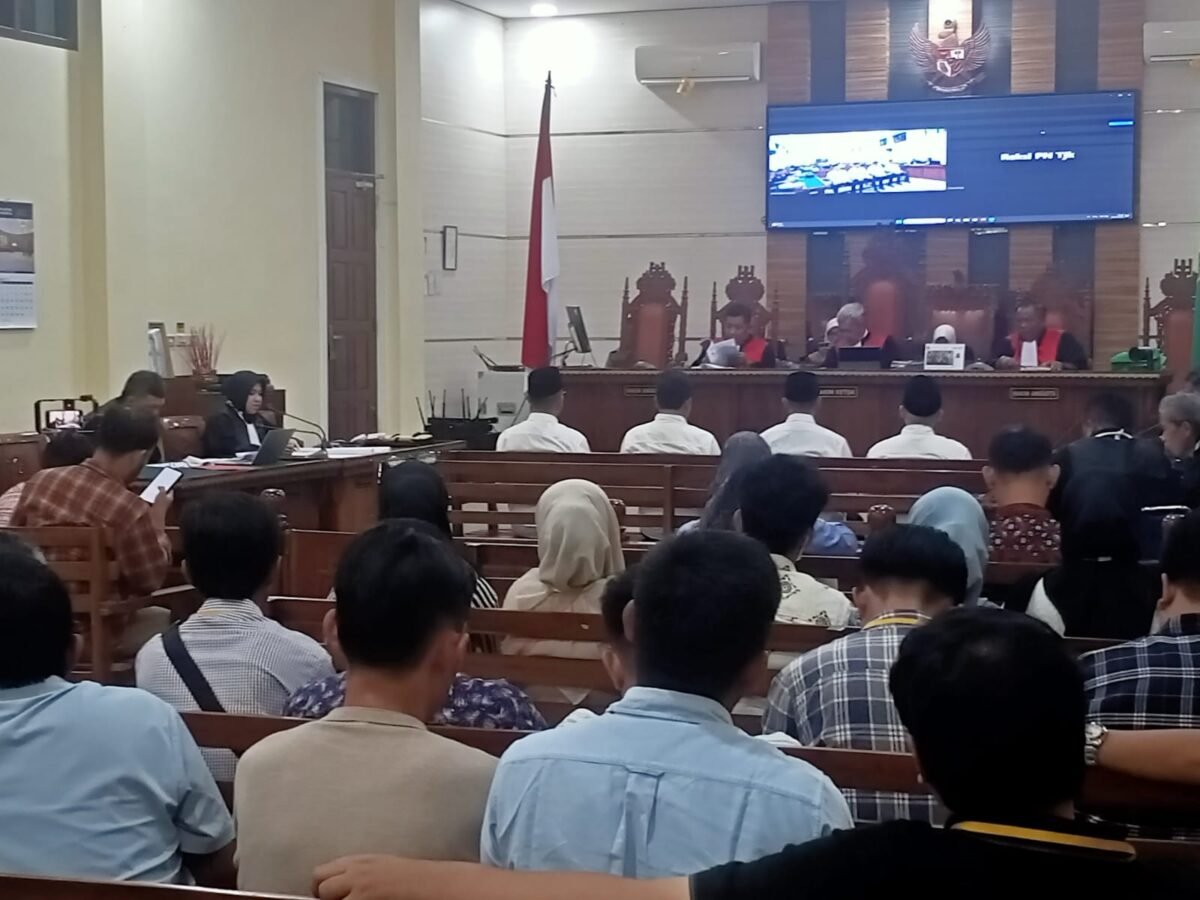 Jaksa KPK Dakwa Suap dan Gratifikasi Eks Bupati Lamteng