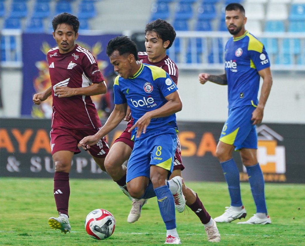 Arema FC Cukur PSM Makassar Tiga Gol Tanpa Balas di Malang
