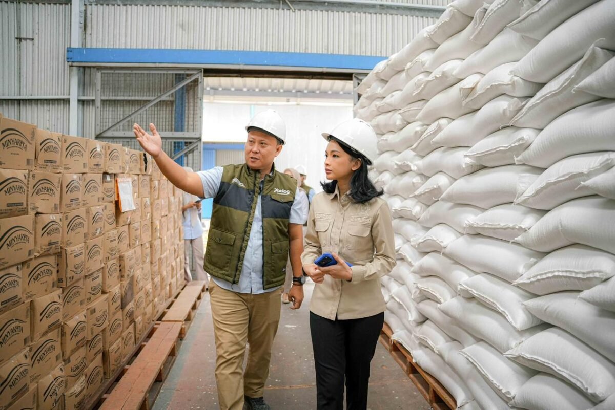 Anggota DPR Tinjau Gudang Bulog, Pastikan Cadangan Pangan Aman