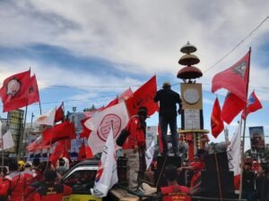 May Day, Buruh di Lampung Padati Tugu Adipura