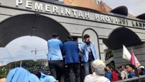 Mahasiswa Geruduk Kantor DPRD Provinsi Lampung