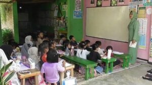 Mengintip Kelas Kreatif Serda Ihsanudin, Oase Belajar Anak Lampung