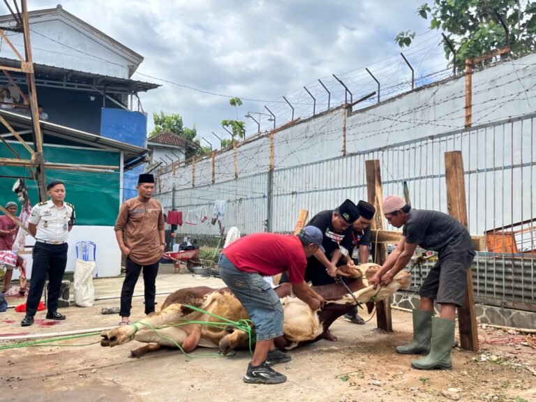 Rutan Sukadana Sembelih Belasan Hewan Kurban untuk Tahanan