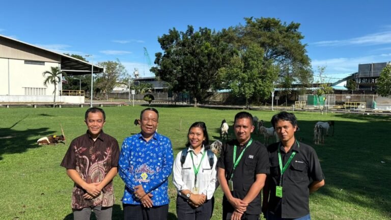 Tumbuh 48 Tahun Bersama Warga, PT Nestlé Pabrik Panjang Salurkan Belasan Hewan Kurban