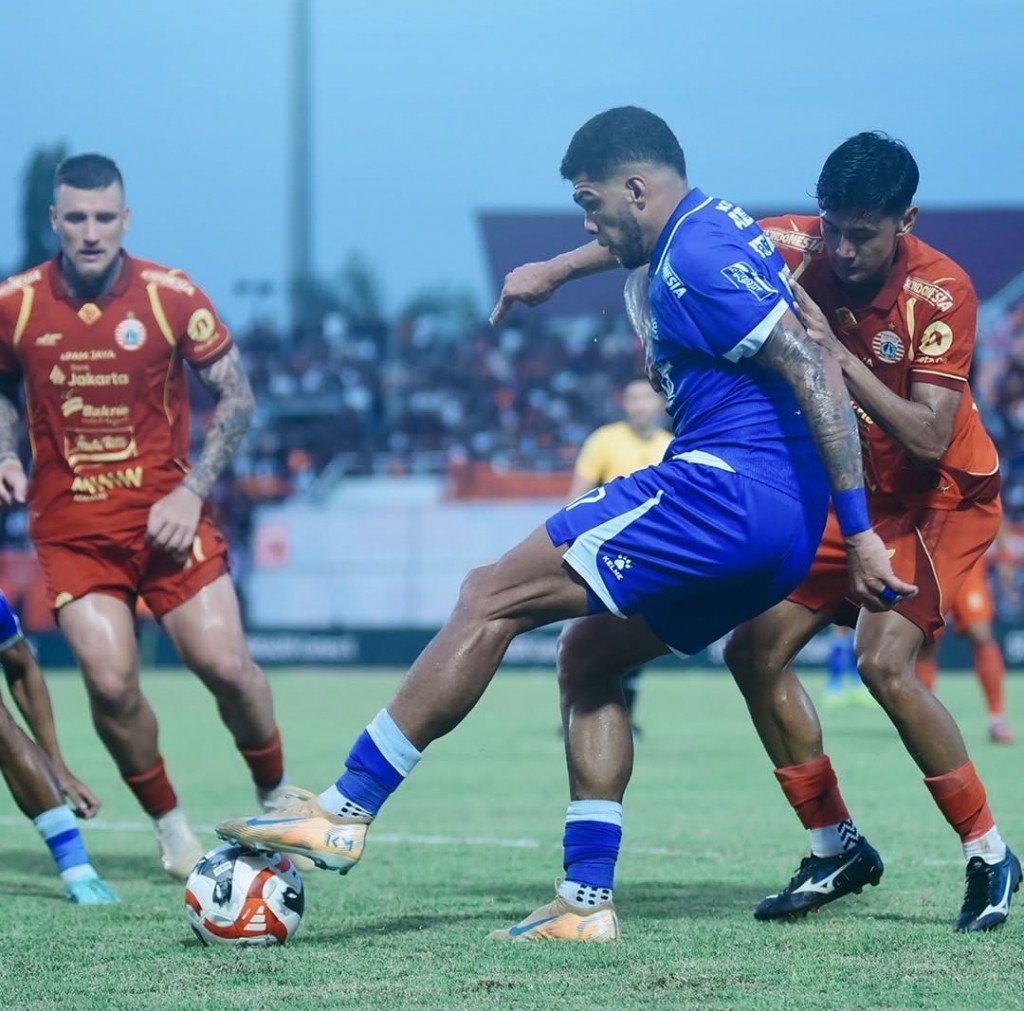 Adam Alis Jadi Pahlawan, Persib Bandung Taklukkan Persija di El Clasico Indonesia