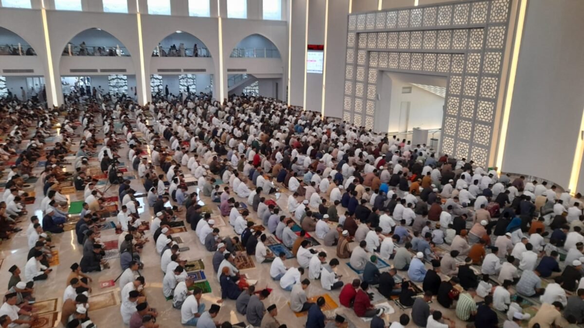 Ribuan Jemaah Padati Salat Iduladha di Masjid Raya Al Bakrie