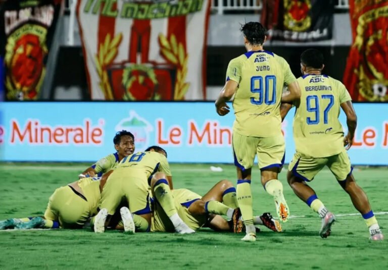 Menuju Gelar Ketiga Beruntun, Persib Bandung Selangkah Lagi Kunci Trofi BRI Super League 2025/2026