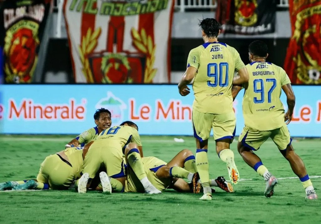 Menuju Gelar Ketiga Beruntun, Persib Bandung Selangkah Lagi Kunci Trofi BRI Super League 2025/2026